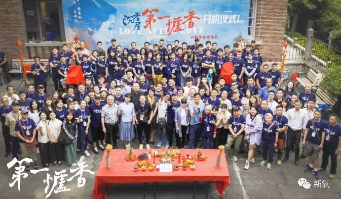 【新氧App】马思纯最新路透照惊爆，被大17岁的俞飞鸿吊打出屏幕