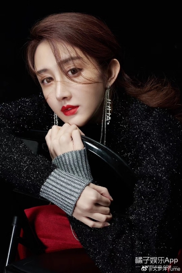 还记得《丑女无敌》里的助理小艾吗？她现在长这样了