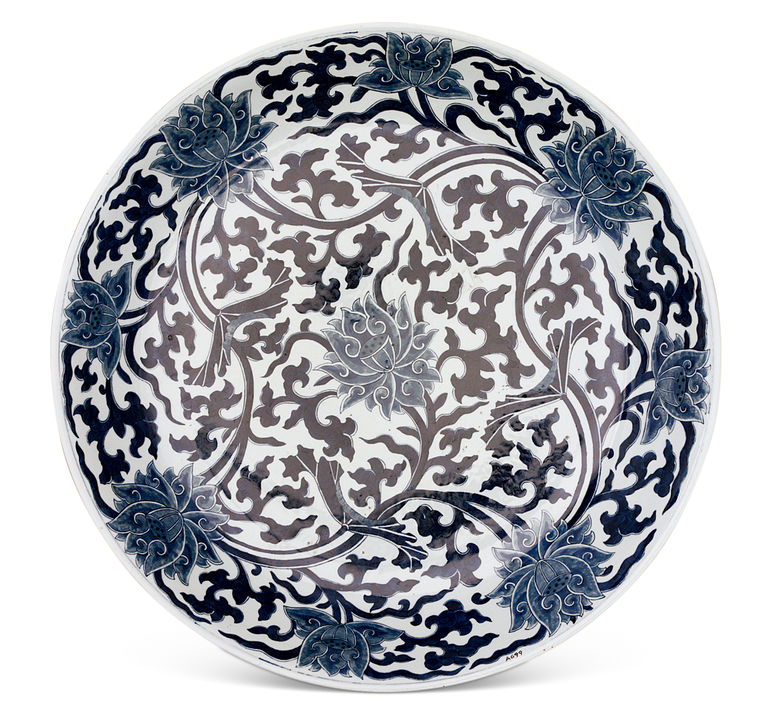 清同治 储秀宫青花番莲大盘