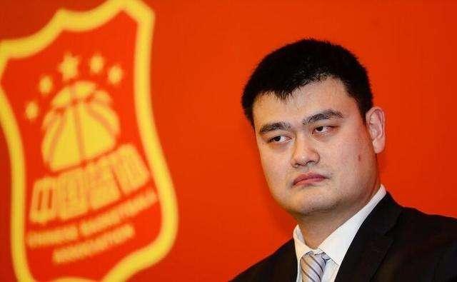 CBA教练带球员围殴球场管理人员