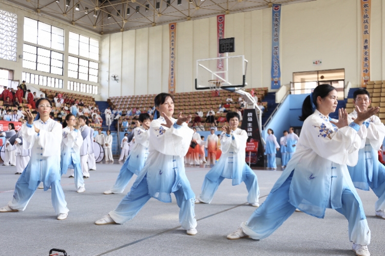 东莞第二届市民运动会太极拳,健身气功比赛开幕