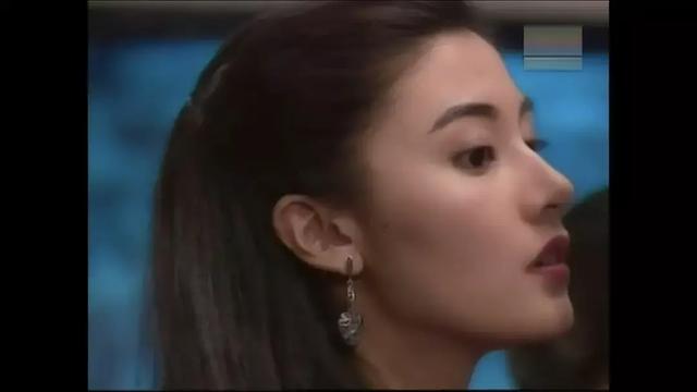 《原振侠》里的李嘉欣长得就是富贵的样子,感觉黎明都配不上她