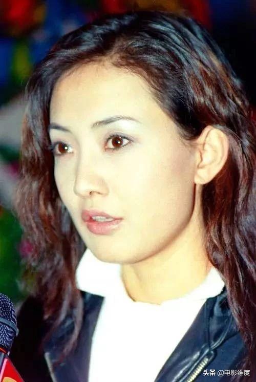 46岁牛莉嫁给圈外富豪，结婚22年恩爱如初