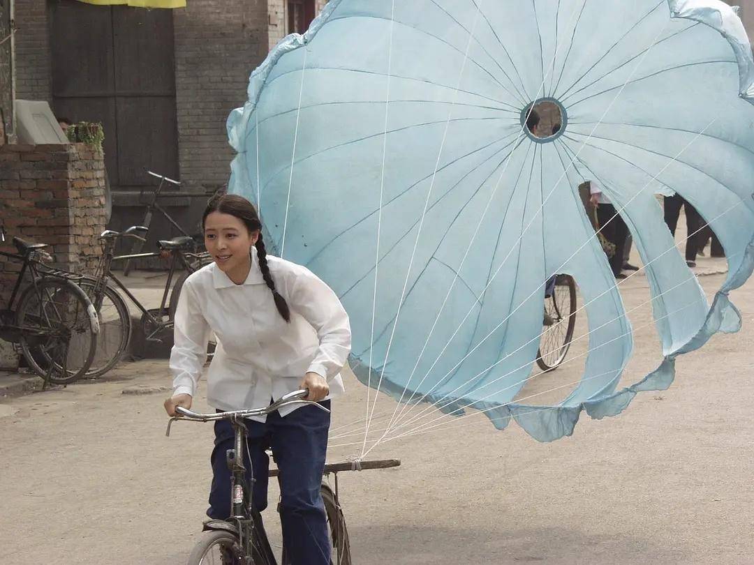 「伍脊六兽」张静初因打光问题“罢演”和于正起争执，她凭什么火了20年？