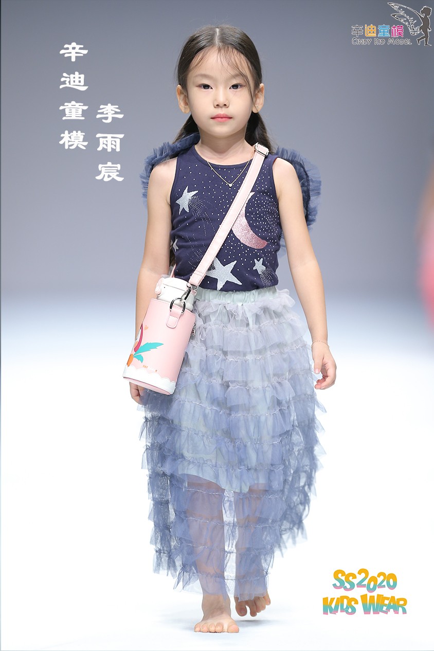 ss2020 kids wear上海时装周,辛迪童模李雨宸引领新时尚!