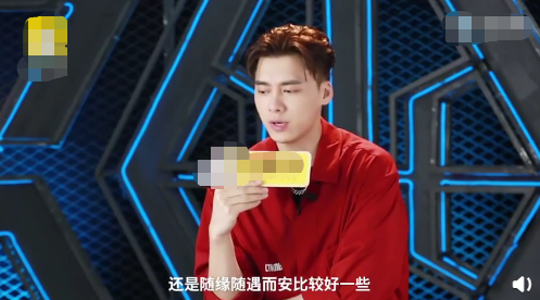 李易峰看《古剑奇谭》自恋道，哇我好帅！怎么这么好看