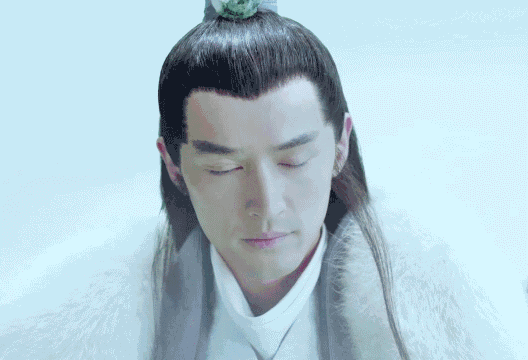 胡歌在《琅琊榜》中饰演的梅长苏,被人称作:彼时陌上公子颜如玉,如今