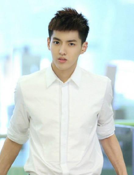 [一床情书]比鹿晗还惨！吴亦凡以为谈了一场甜蜜的恋爱，结果却整成一地鸡毛