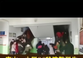 12月5日，唐山市丰南区发生4.5级地震，一小学秒疏散学生。老师：每月都会组织逃生演练。#唐山 #地震