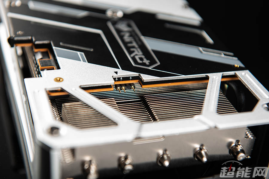 蓝宝石5700xt nitro  超白金图赏:回归朴素,依然强劲