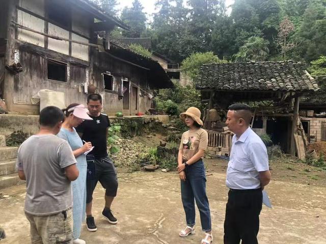 同在蓝天下，走进石头村（二）：不能丢下这一家