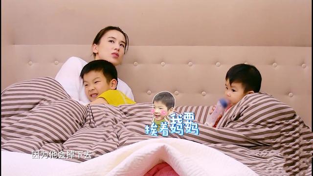 母子三人罕见同框！黄圣依送儿子们开学笑叹“哥俩好”