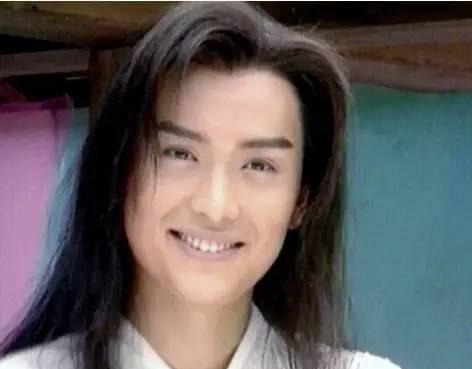 素有“古装王子”之称的黄海冰年轻时的颜,可以夸一万年