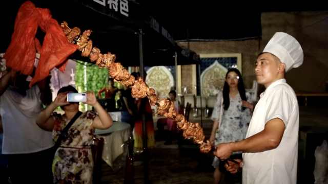 新疆1.5米的超大羊肉串，每串6斤肉