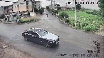 试驾劳斯莱斯后直接把车开跑了 网友：怎么想的敢抢劳斯莱斯？