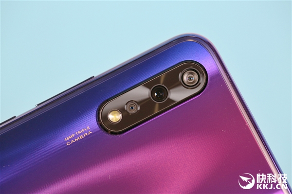 4800万AI三摄仅1598元 vivo Z5开箱图赏