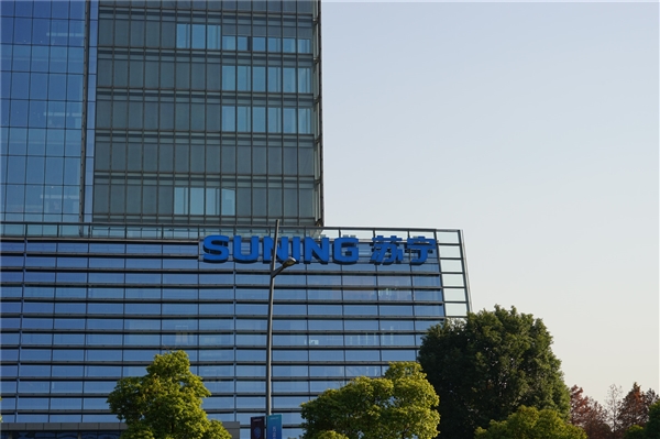 苏宁小Biu发布智能台灯、窗帘轨道：好用不贵