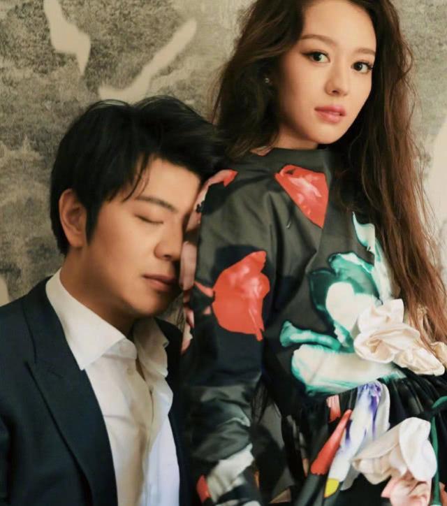郎朗与太太登杂志封面，吉娜时尚表现力媲美名模，令老公成为陪衬