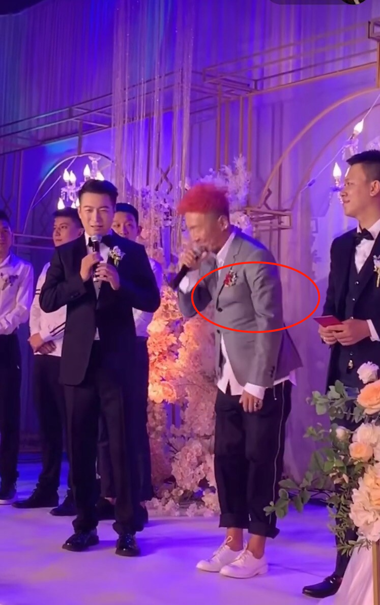 陈羽凡接婚礼商演，土味造型抢镜，清唱《最美》气氛尴尬