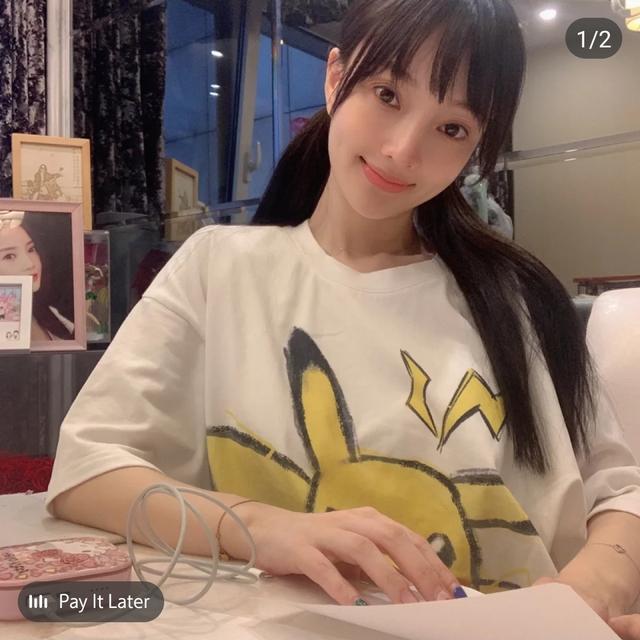 李小璐晒与女儿暑假日常，甜馨用左手画画认真乖巧