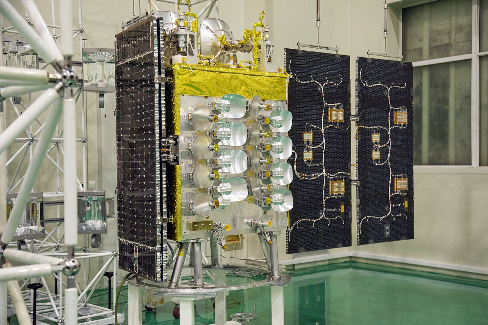 首颗5G卫星出厂