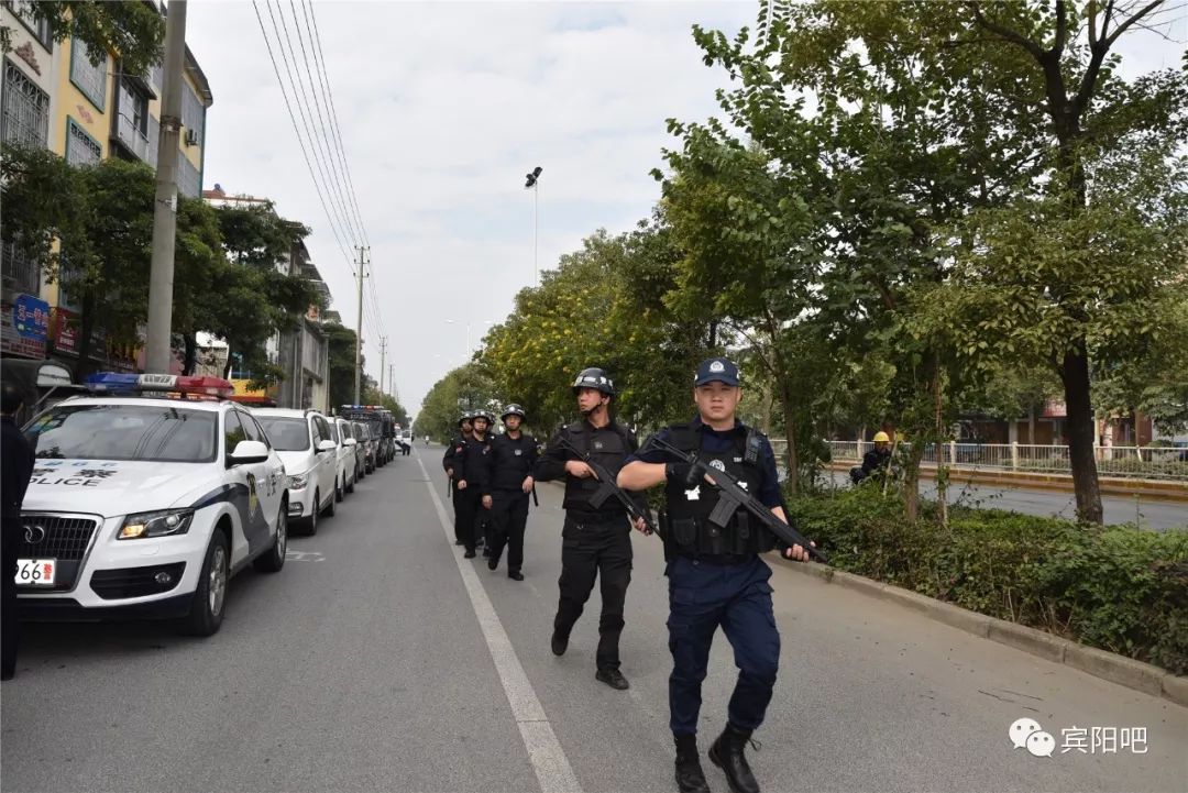 警笛长鸣!南宁警方抓获29名网诈嫌疑人,分八批现场公开示警