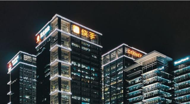 「字母榜」宿华的平衡术：阿里腾讯之间，快手能左右逢源吗？