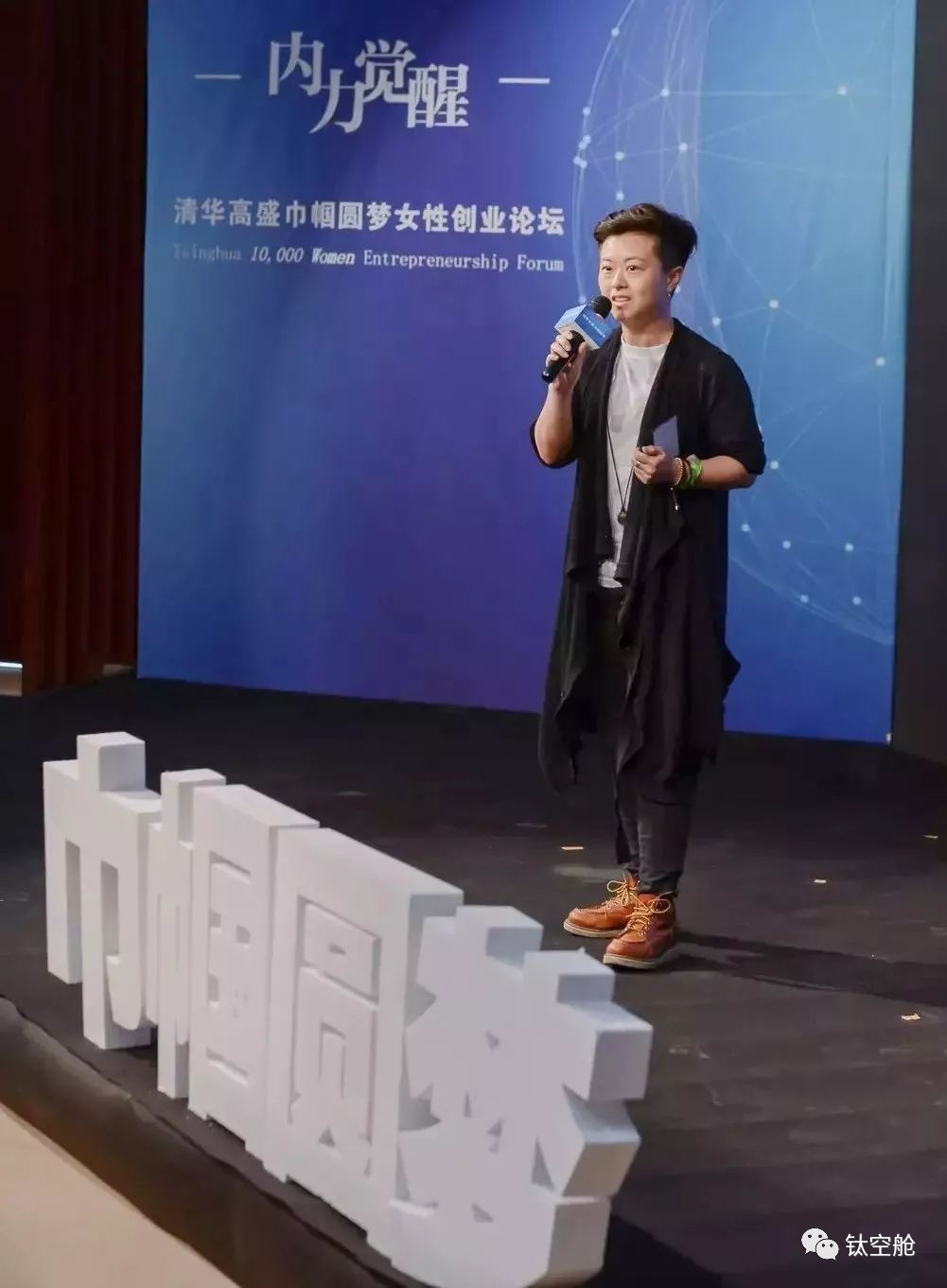 她玩过1000款情趣玩具，还拿了国际大奖