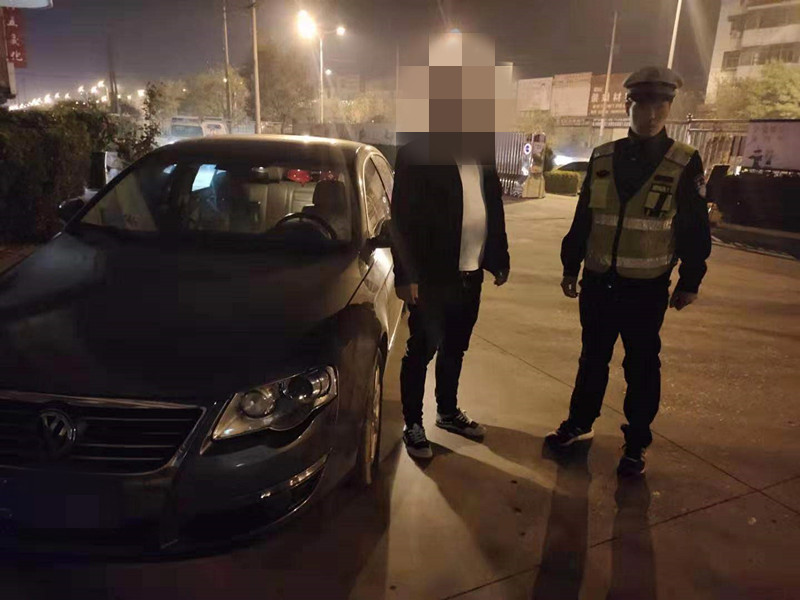 临近午夜酒后,我以为如果路上没有交警,上路开车的效果还是要检查的 正风快报网属于什么性质
