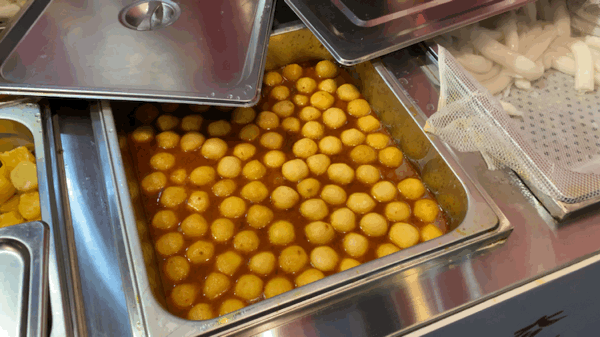 转盘,就可以拥有一套全新化妆品,这么棒给女友献殷勤的机会去哪里找?