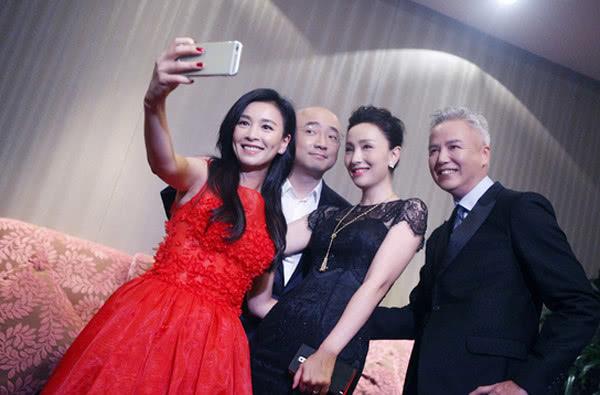 徐峥罕见向妻子小陶虹示爱撒糖，这些年他们却因开放式婚姻备受争议