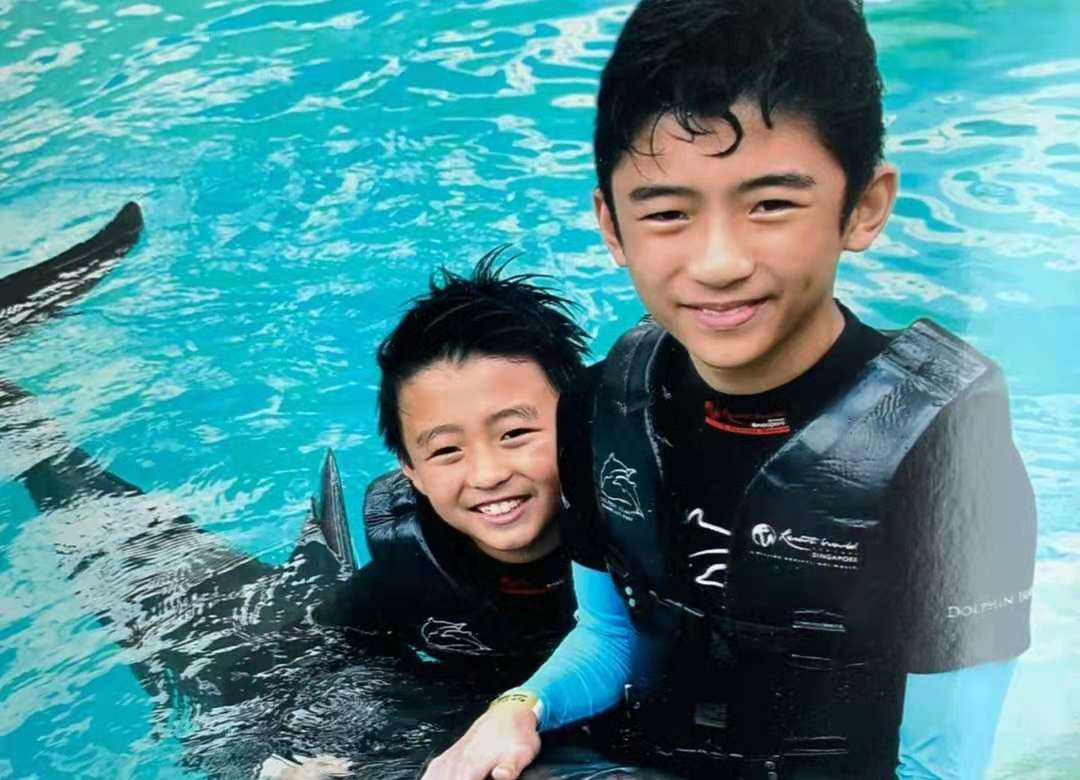 张柏芝妈妈自力更生赚辛苦钱 舍不得乱花特地到平民店修甲