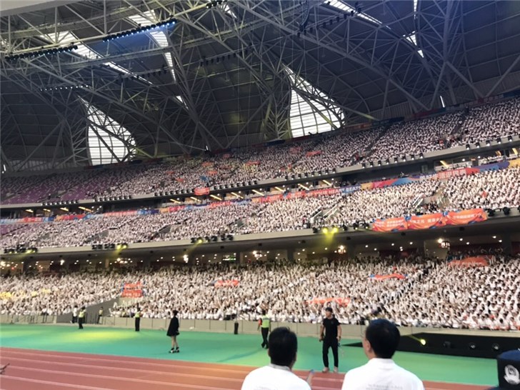阿里巴巴20周年庆生晚会现场：人山人海，各显神通