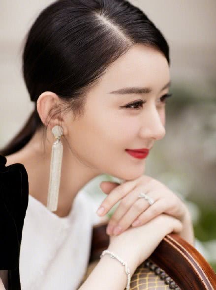 赵丽颖冯绍峰将举办婚礼？两人及双方团队被曝发生矛盾，婚礼延期了