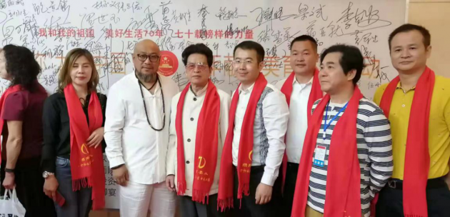 知名书画家,在筹备阶段,就吸收了进百名书画家入会,他们来自各行各业