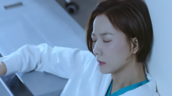 母亲在医院死亡,儿子直接给了女医生一拳,不料