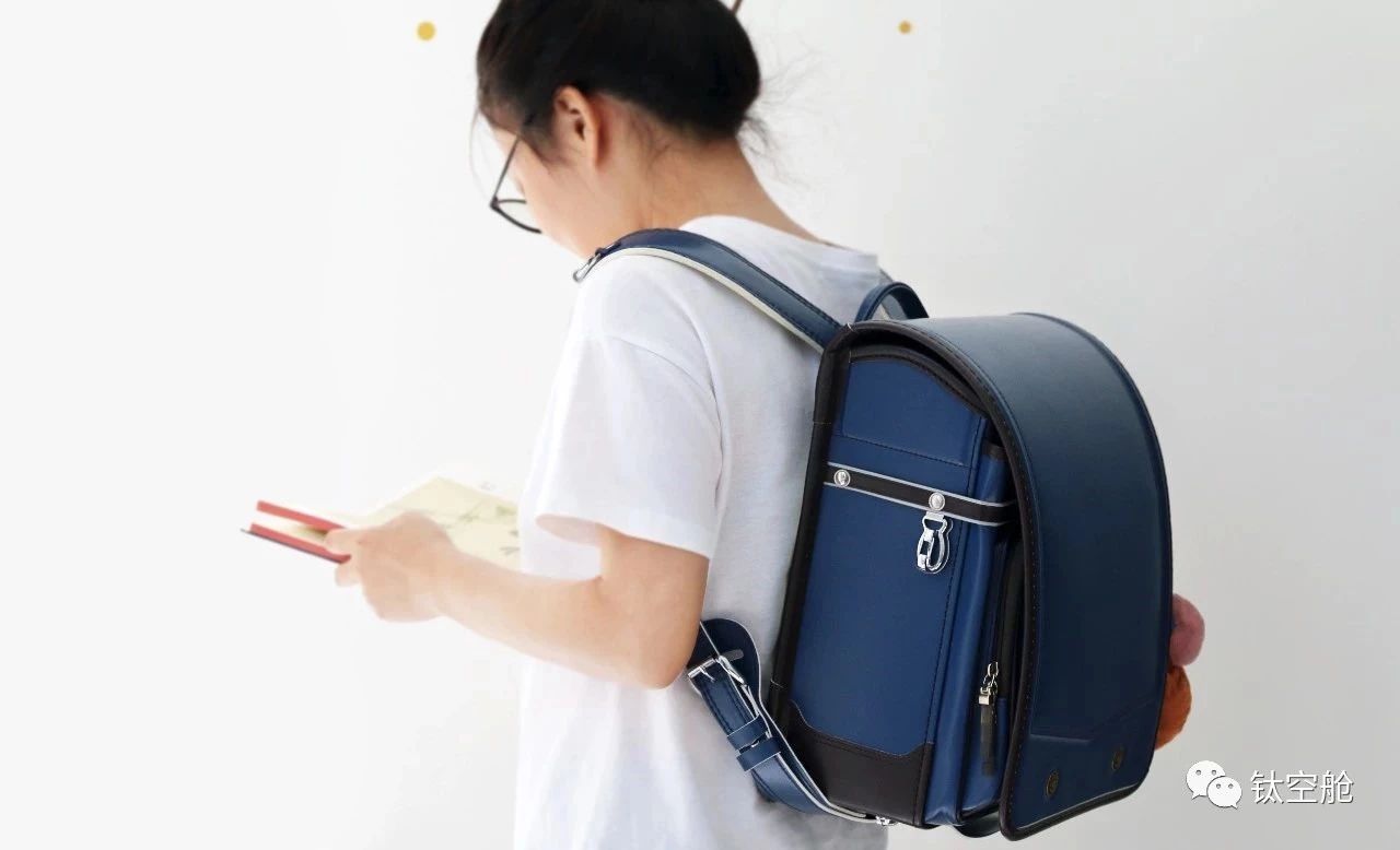 减负、能装、防撞的学生书包，关键时候能救命