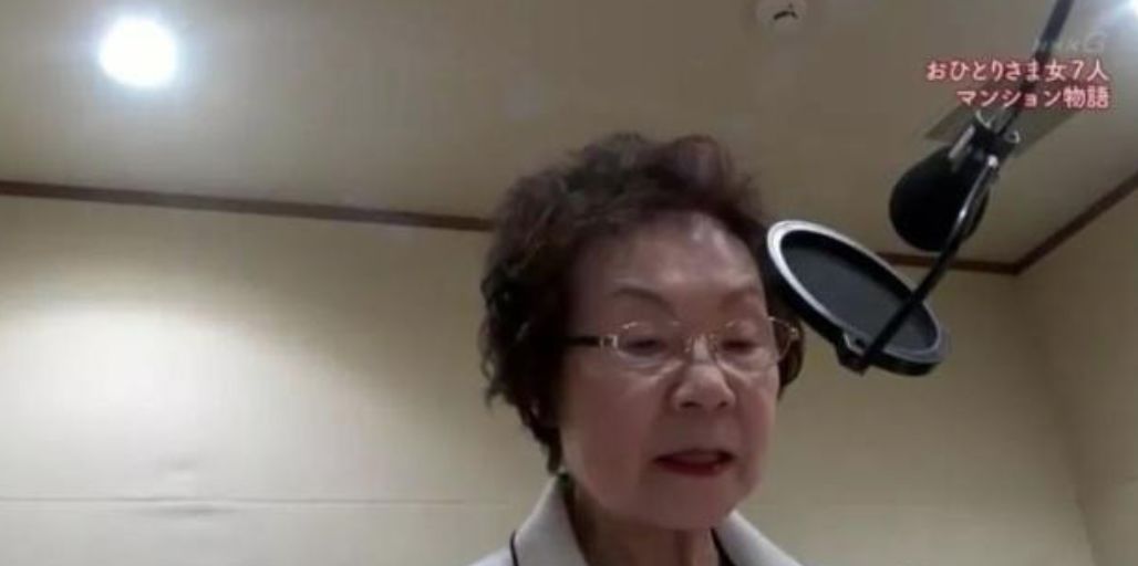 【新氧App】一辈子不结婚，化妆染发旅行玩游戏，这个80岁奶奶也太酷了吧！