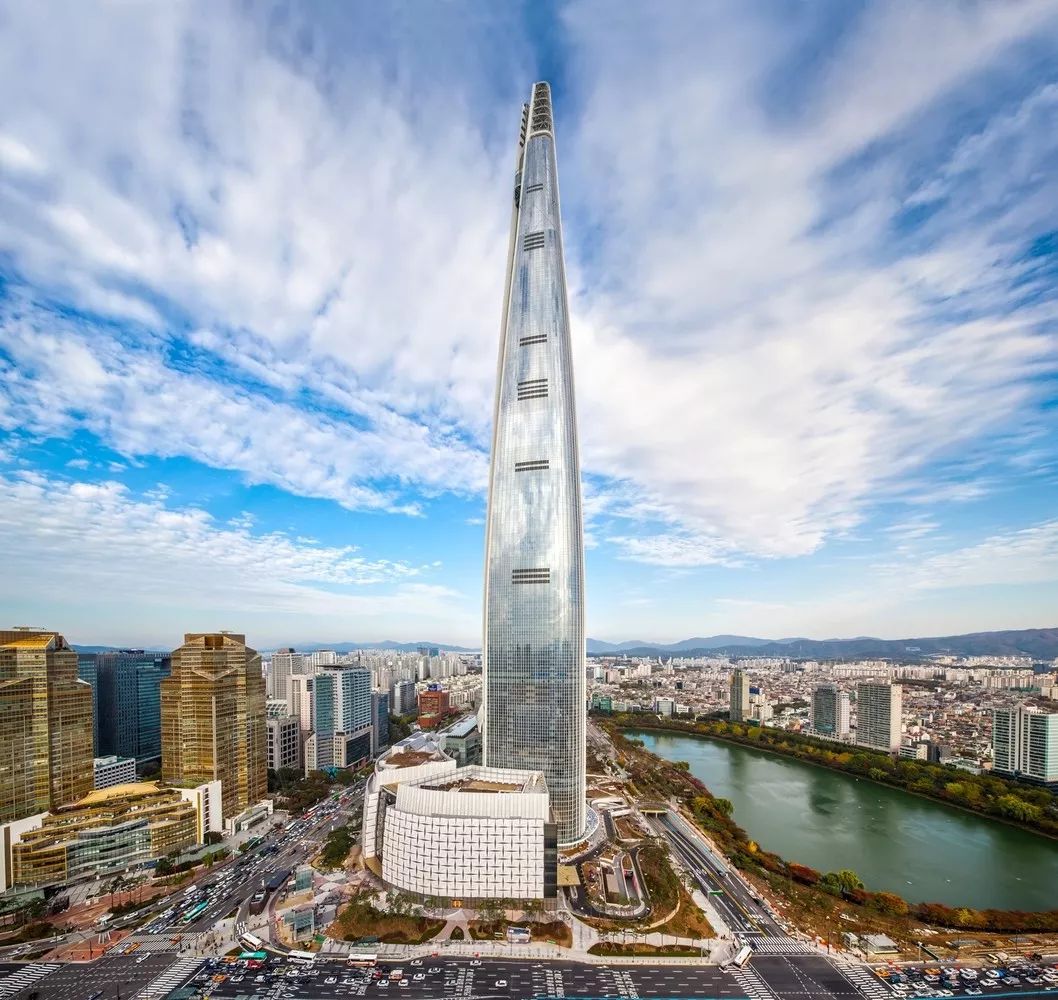 乐天世界大厦 地点丨韩国首尔  设计丨kpf,baum architects 时间丨