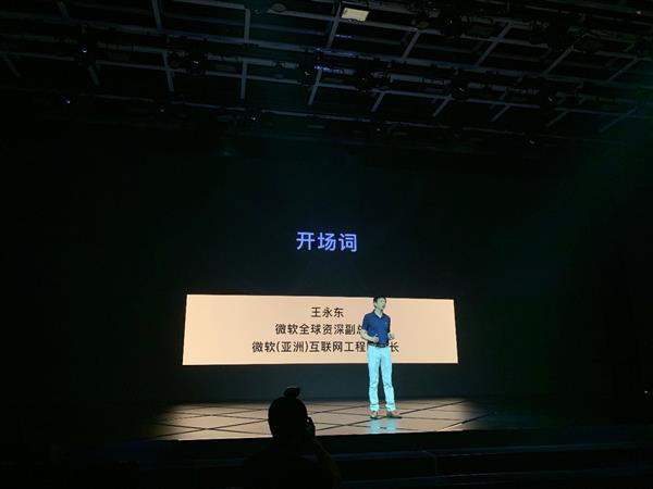 微软第一AI美少女！小冰重磅升级：下可撩直男 上能学