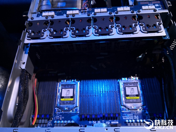 AMD二代霄龙秀肌肉：庞大软硬件生态集中演示