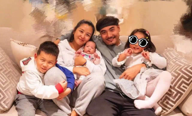 何洁现任老公辛苦带娃上课，待孩子如亲生太难得