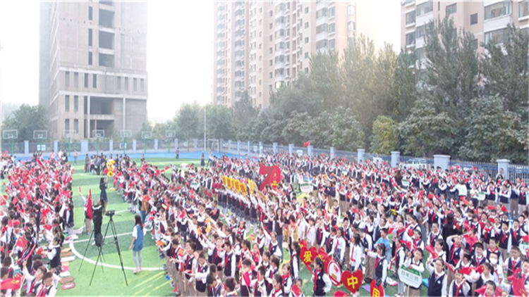 沈阳小学生用最美童声歌颂祖国 送上真挚祝福