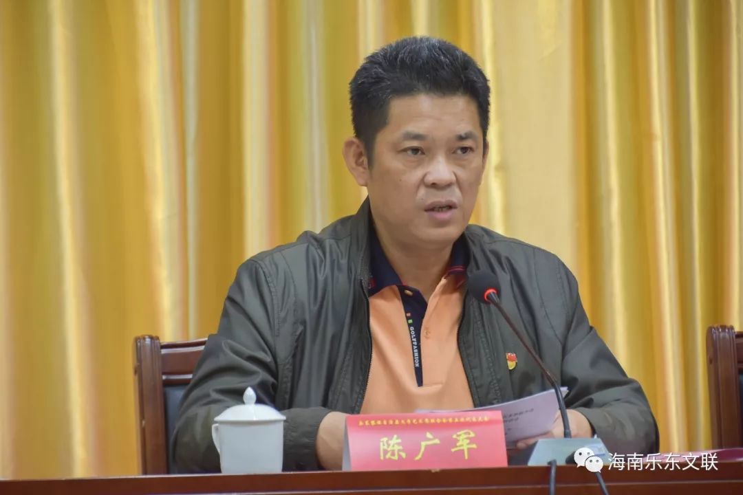 县委常委,宣传部部长陈广军在开幕式上讲话 孙体雄代表县文联向大会作