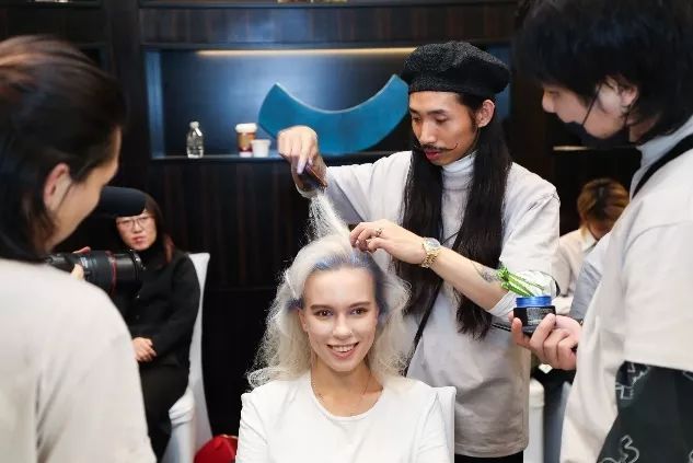 myhairsalon老板,snipshairsalon mq studio & myhair salon联合发布,《初见 焕发》2020发型趋势秀登陆