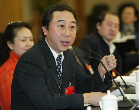 冯巩一家的基因太强大,长得都一个样;家庭背景显赫 名门望族