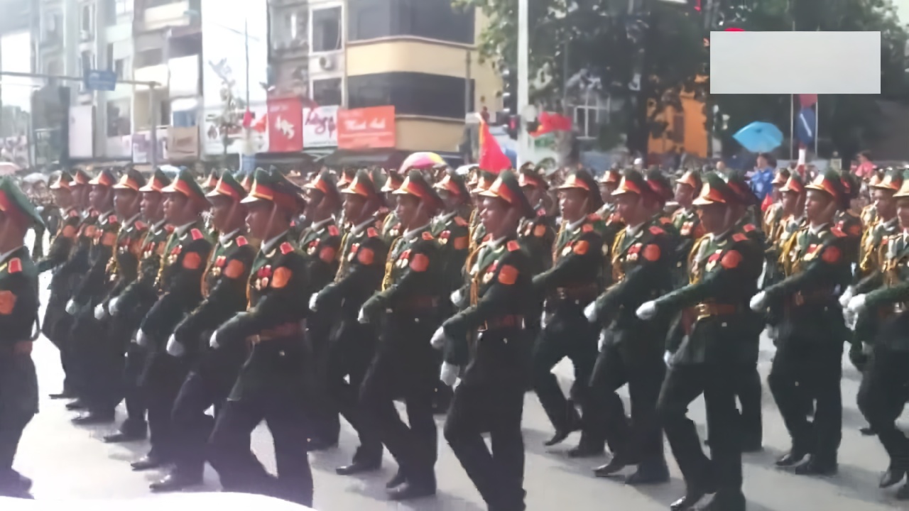越南70周年大阅兵,现场也太乱了吧