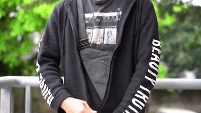 【钛媒体】型男潮酷“枪包”，掏钱像掏枪一样帅