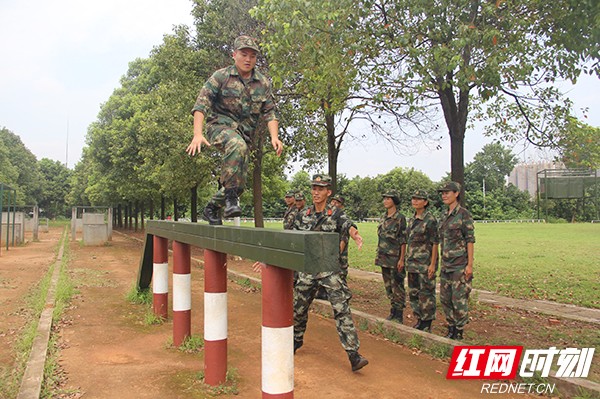 定向培养士官暑期集训在武警湖南总队训练基地圆满完成