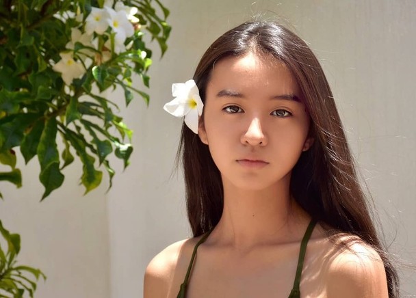 木村拓哉老婆穿比基妮性感撩人,49岁肌肤曲线不输年轻少女